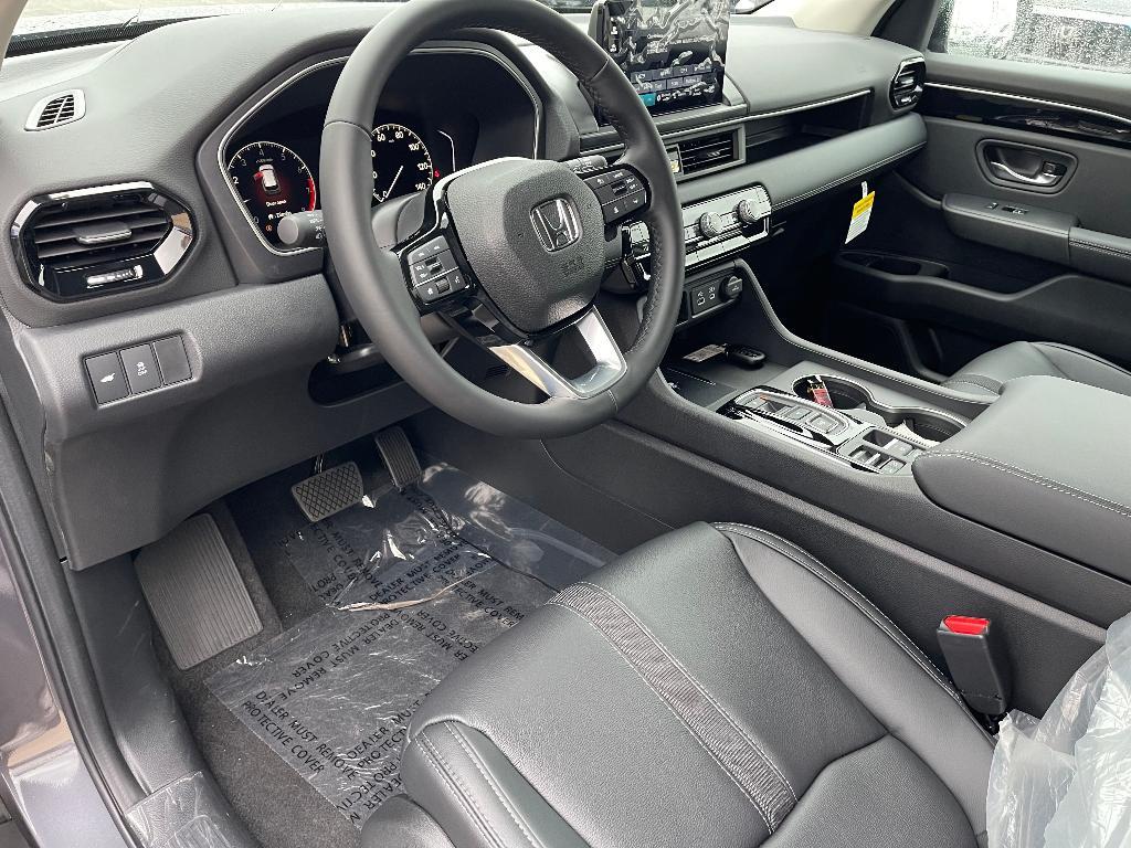 new 2025 Honda Pilot car, priced at $44,915
