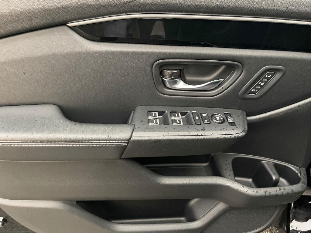 new 2024 Honda Pilot car, priced at $50,375