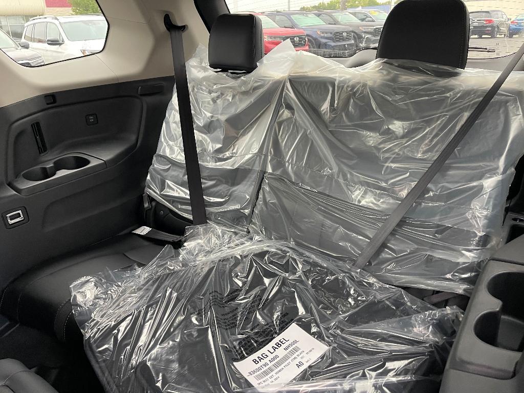 new 2025 Honda Pilot car, priced at $45,433
