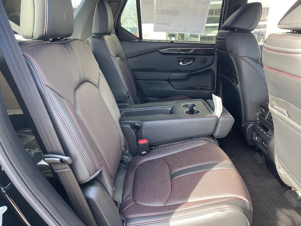 new 2025 Honda Pilot car, priced at $51,654