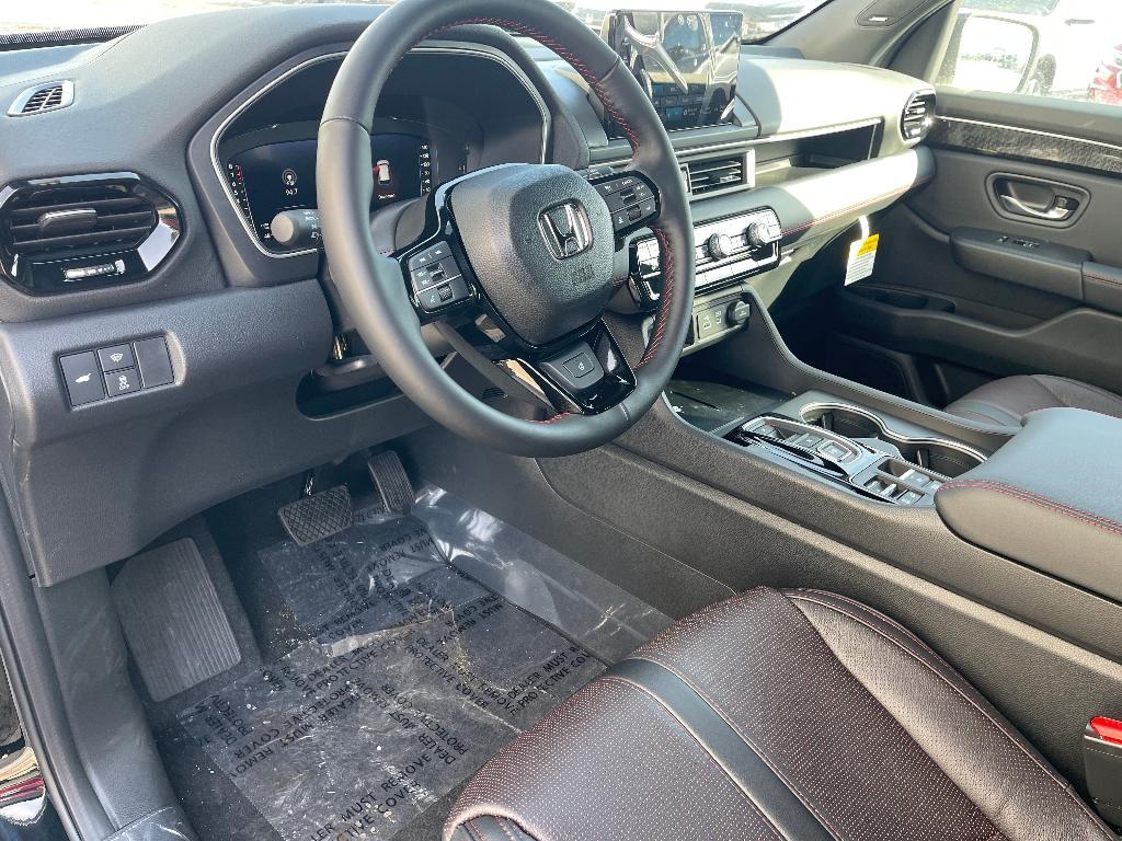 new 2025 Honda Pilot car, priced at $51,654