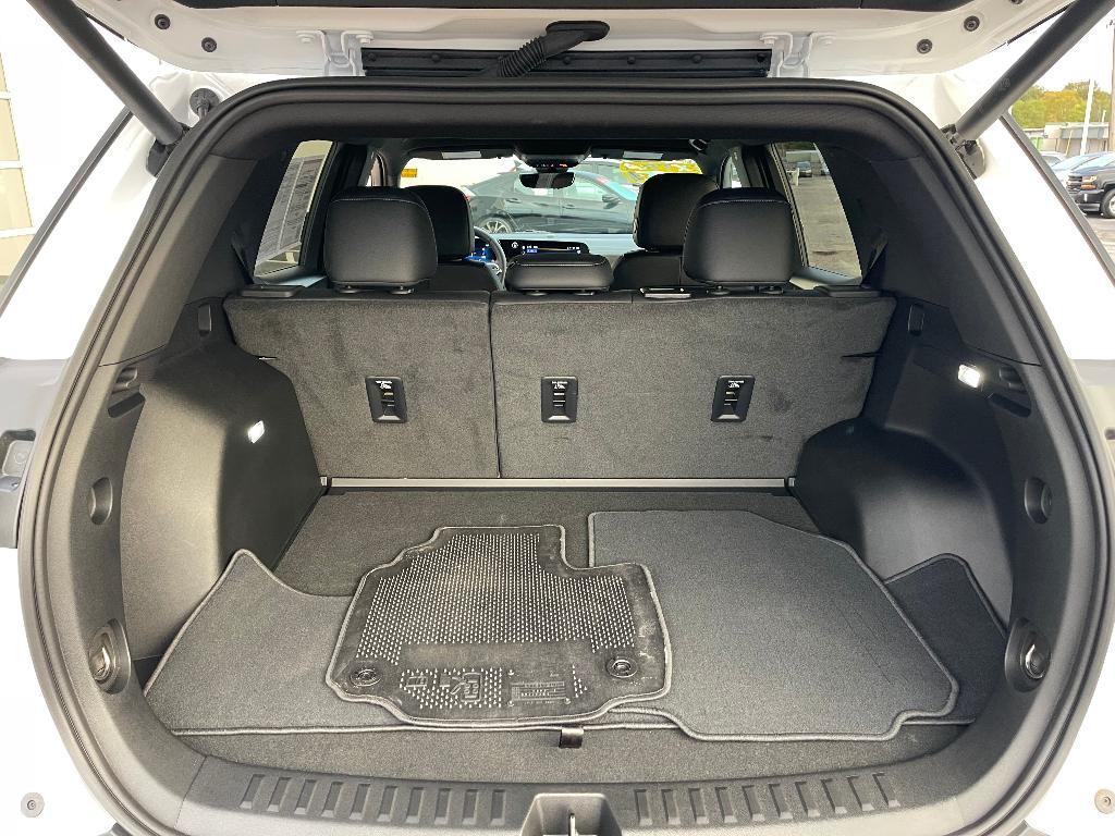 used 2025 Chevrolet Equinox car, priced at $30,200