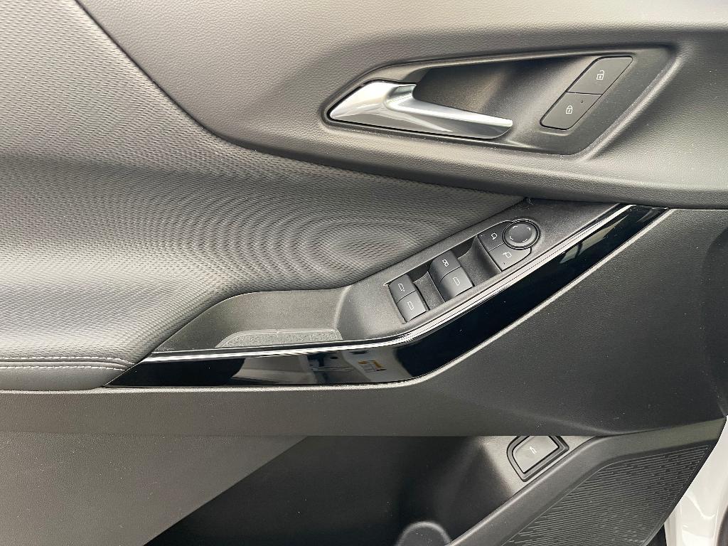used 2025 Chevrolet Equinox car, priced at $30,200