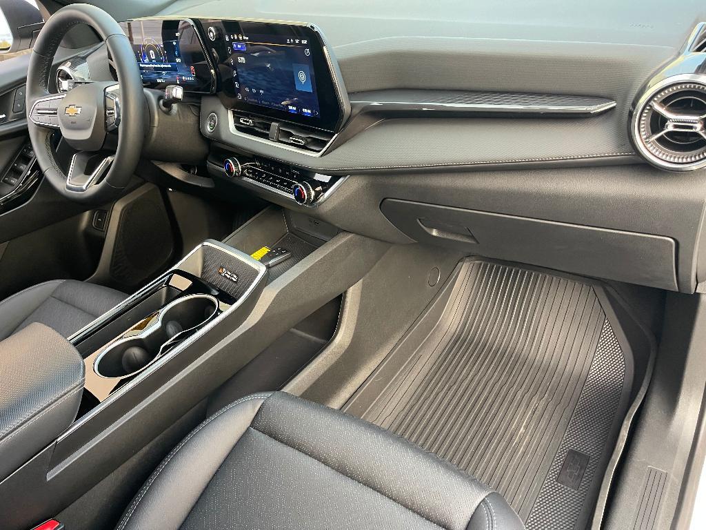 used 2025 Chevrolet Equinox car, priced at $30,200
