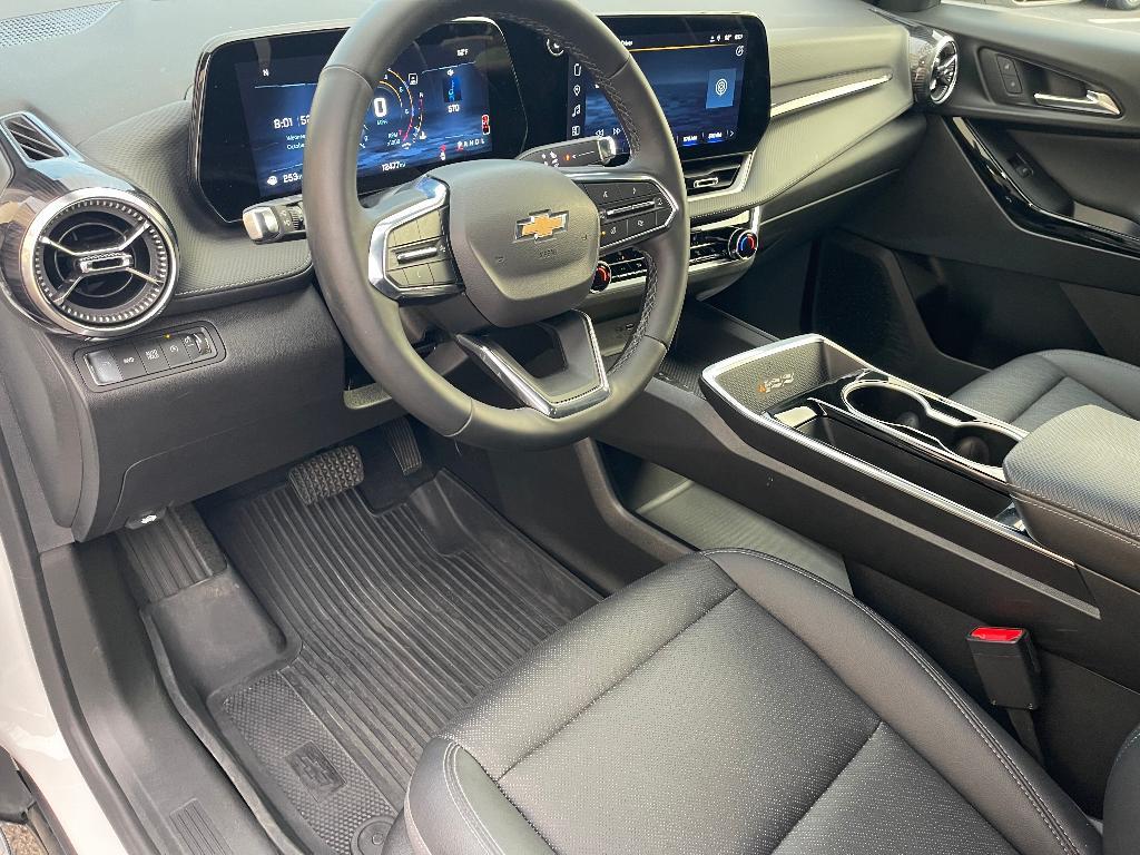 used 2025 Chevrolet Equinox car, priced at $30,200
