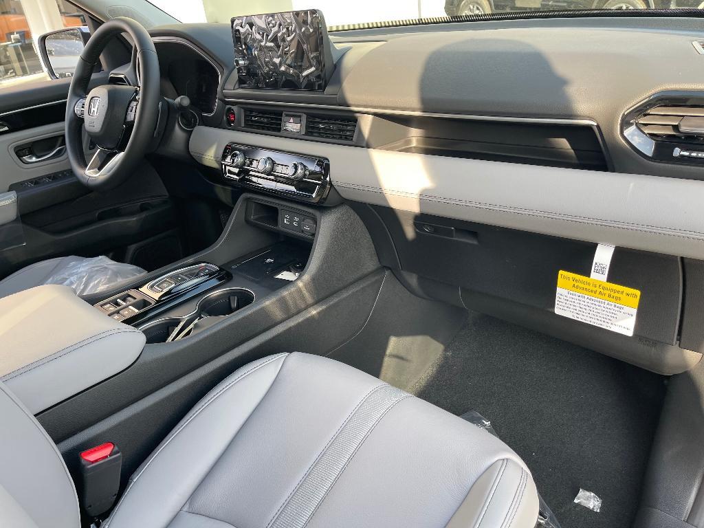 new 2025 Honda Pilot car, priced at $44,368