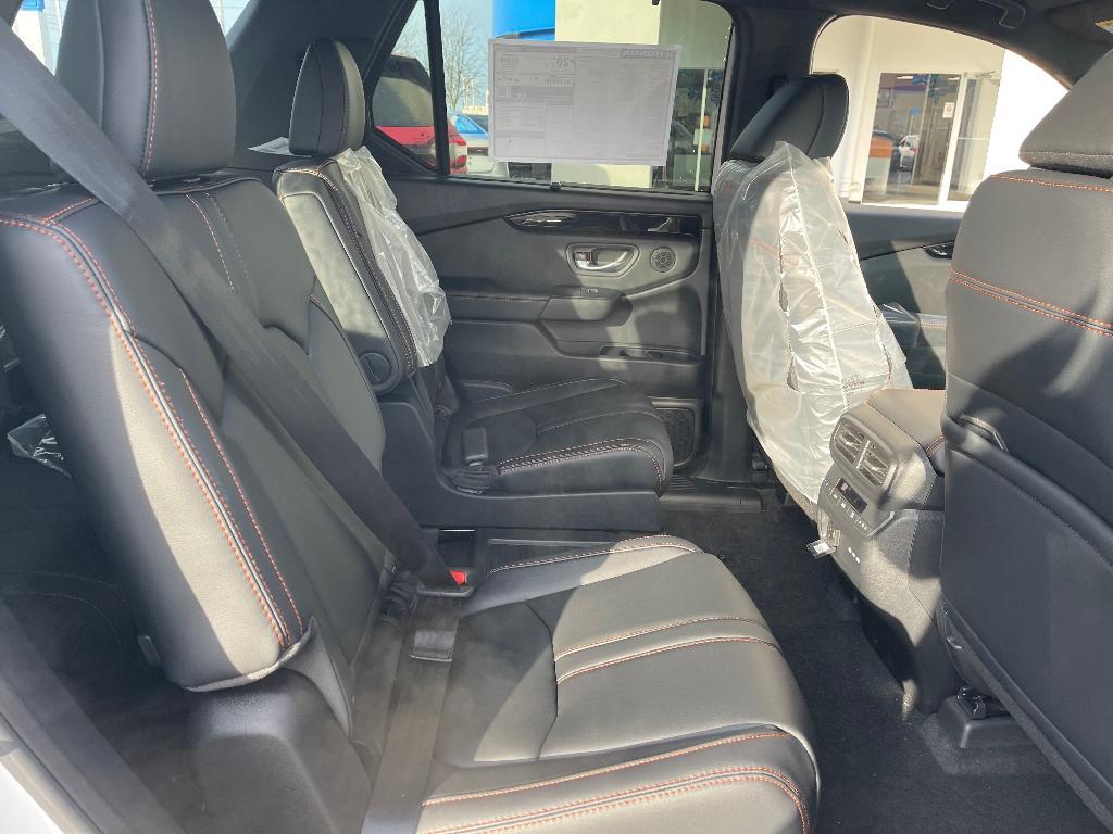new 2025 Honda Pilot car, priced at $49,186