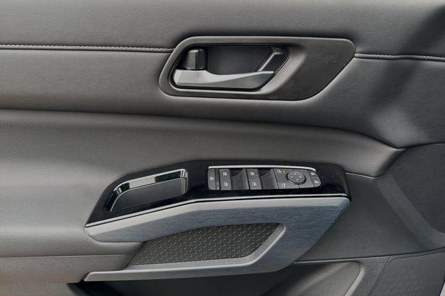 new 2025 Nissan Pathfinder car, priced at $41,257