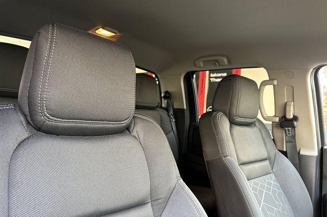 new 2025 Nissan Frontier car