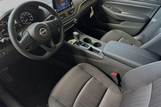 new 2025 Nissan Altima car