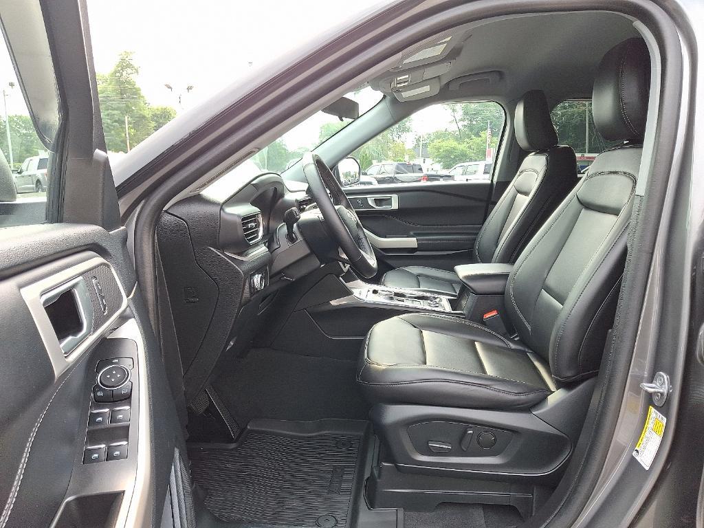 used 2023 Ford Explorer car