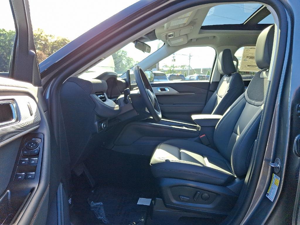 new 2025 Ford Explorer car, priced at $50,915