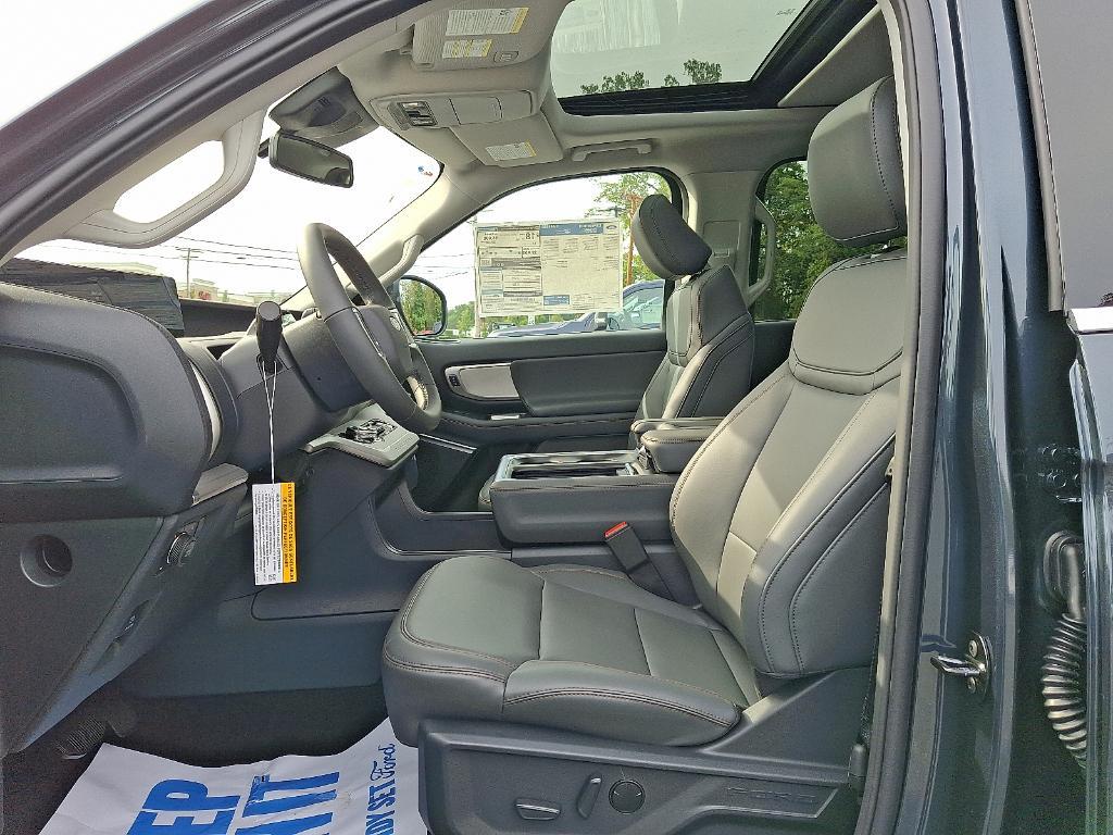 new 2025 Ford Expedition car, priced at $73,465