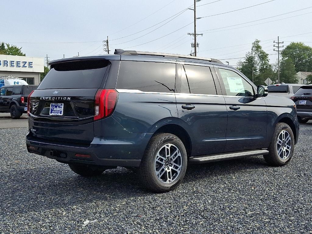 new 2025 Ford Expedition car, priced at $73,465