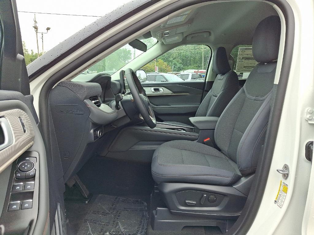 new 2025 Ford Explorer car, priced at $44,700