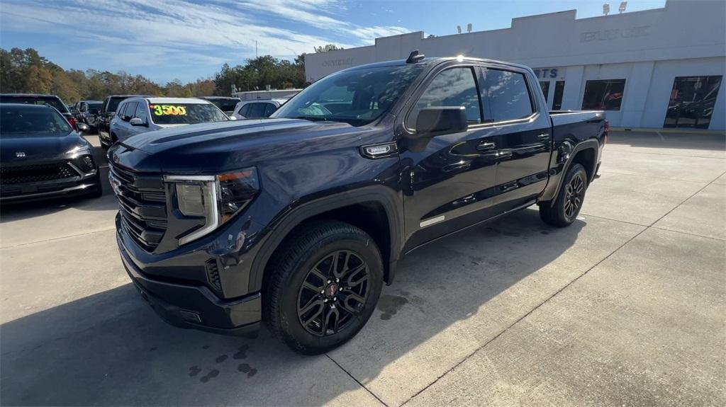 new 2025 GMC Sierra 1500 car, priced at $55,635