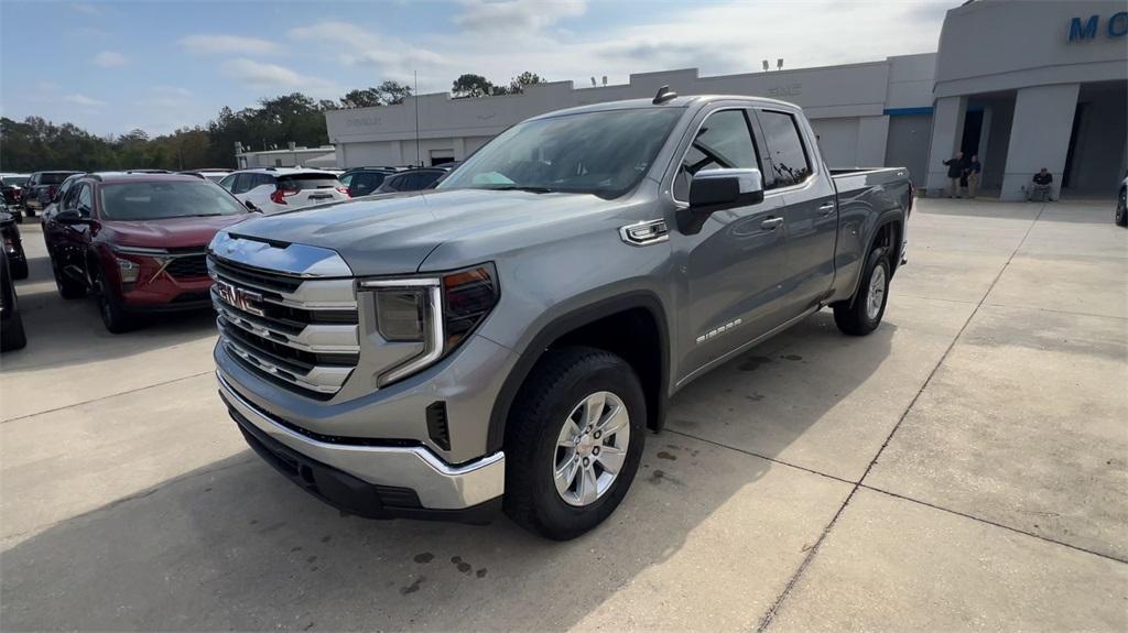 new 2025 GMC Sierra 1500 car, priced at $49,240