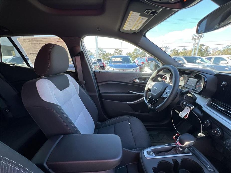 new 2025 Chevrolet Trax car