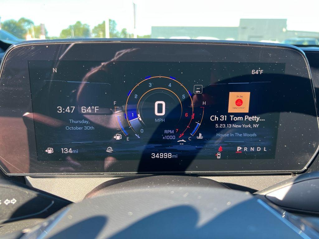 used 2024 Chevrolet Traverse car, priced at $32,998