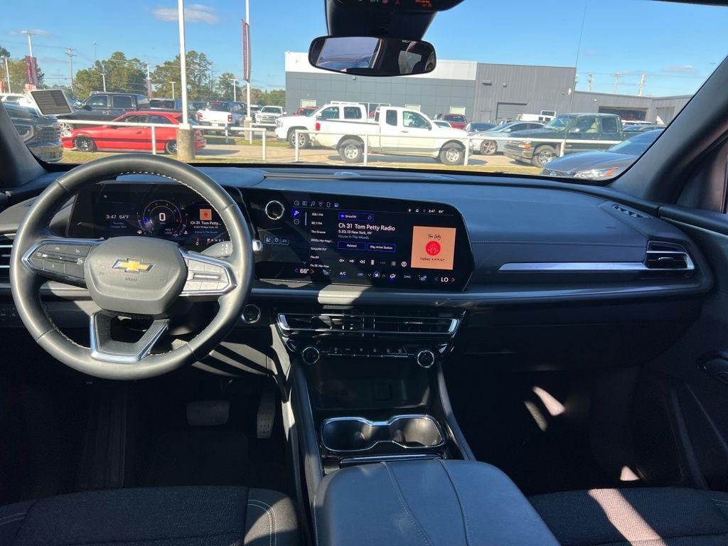 used 2024 Chevrolet Traverse car, priced at $32,998