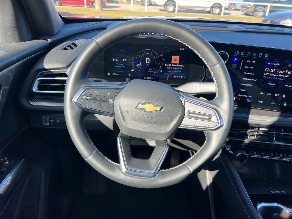 used 2024 Chevrolet Traverse car, priced at $32,998