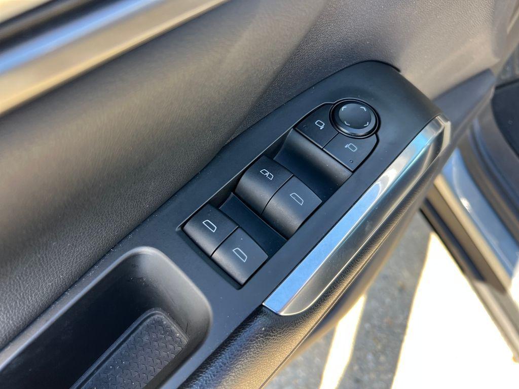 used 2024 Chevrolet Traverse car, priced at $32,998