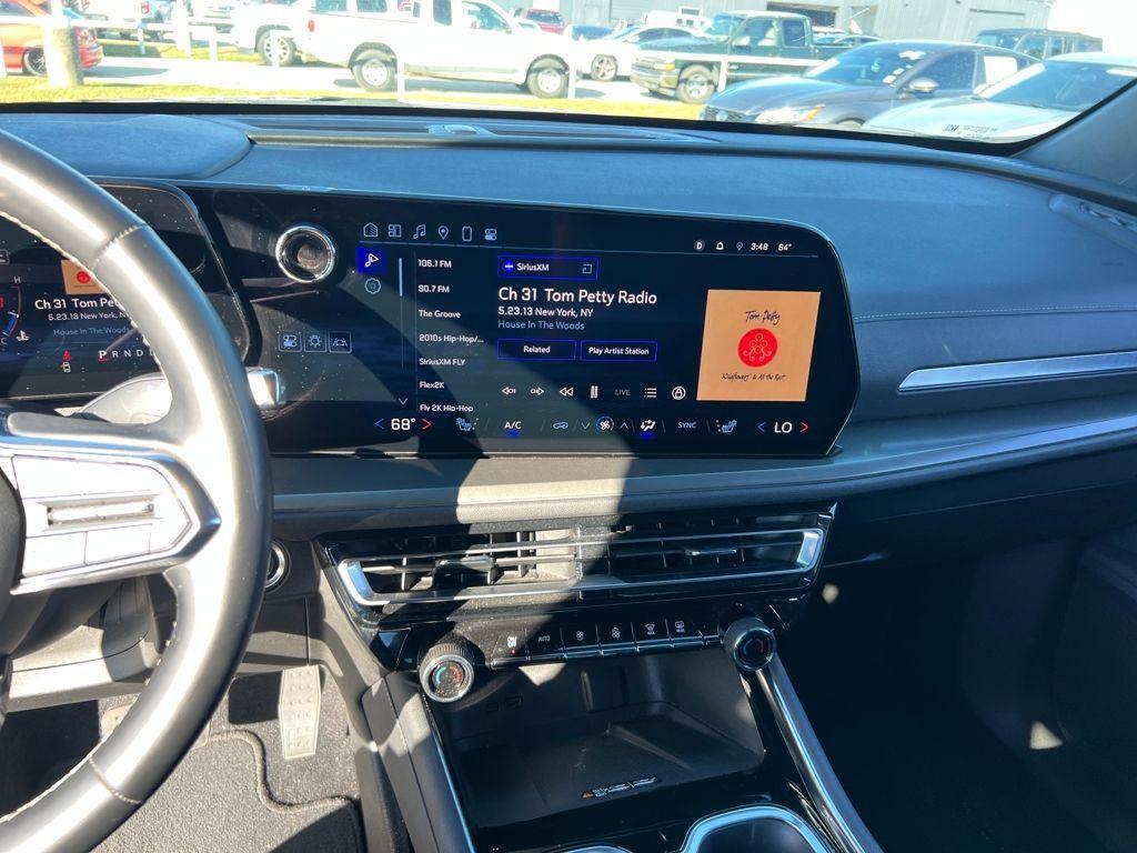 used 2024 Chevrolet Traverse car, priced at $32,998