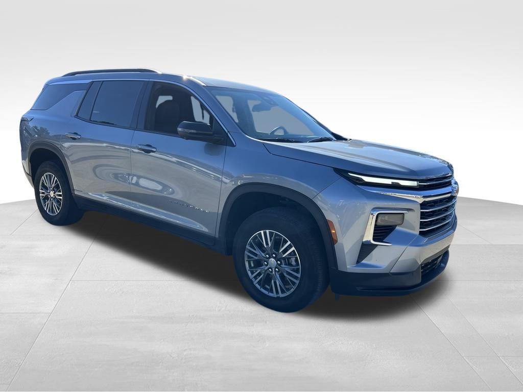 used 2024 Chevrolet Traverse car, priced at $32,998