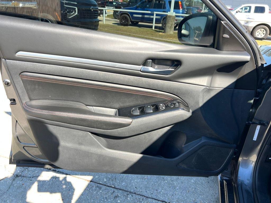 used 2023 Nissan Altima car, priced at $21,847
