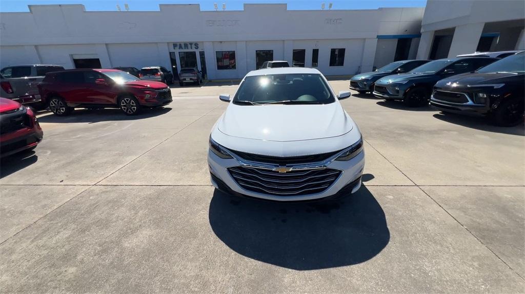 new 2025 Chevrolet Malibu car, priced at $22,995