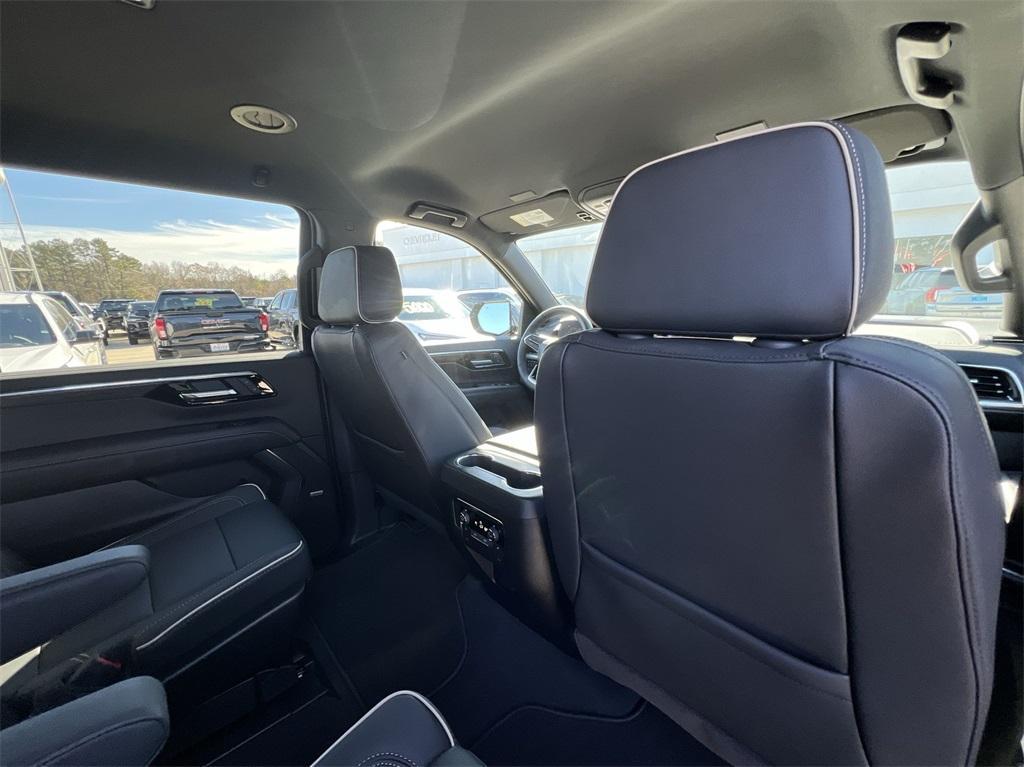 new 2025 Chevrolet Suburban car, priced at $78,095