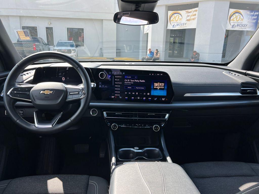 used 2024 Chevrolet Traverse car, priced at $32,078