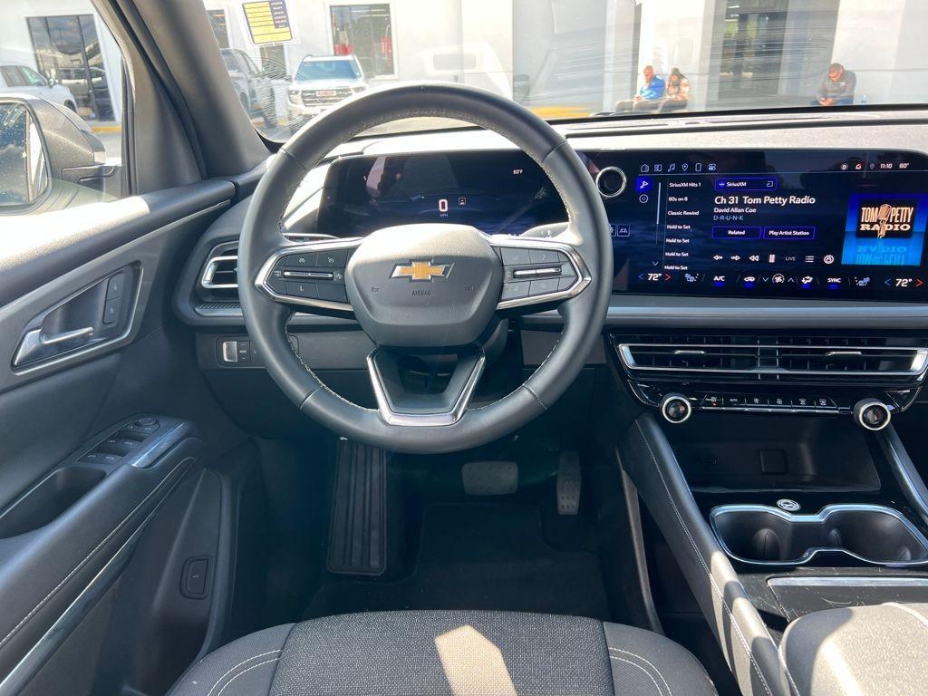 used 2024 Chevrolet Traverse car, priced at $32,078