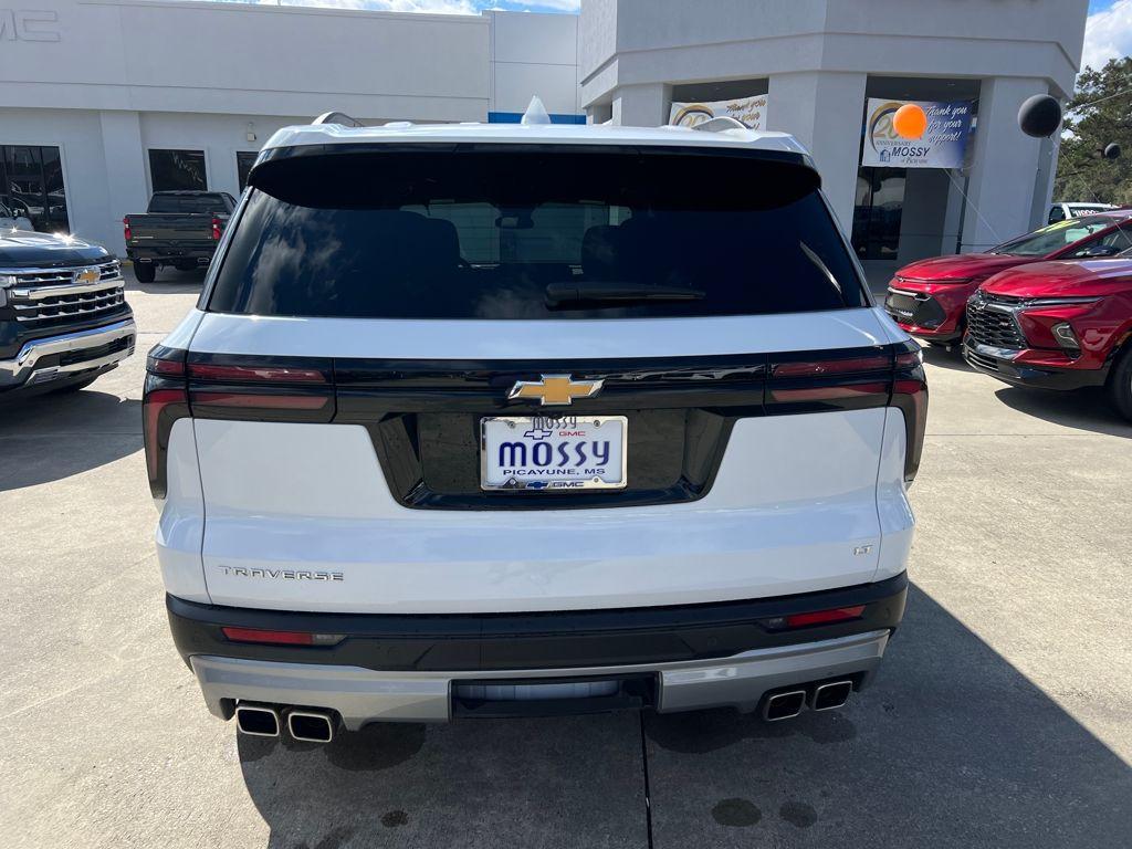 used 2024 Chevrolet Traverse car, priced at $32,078