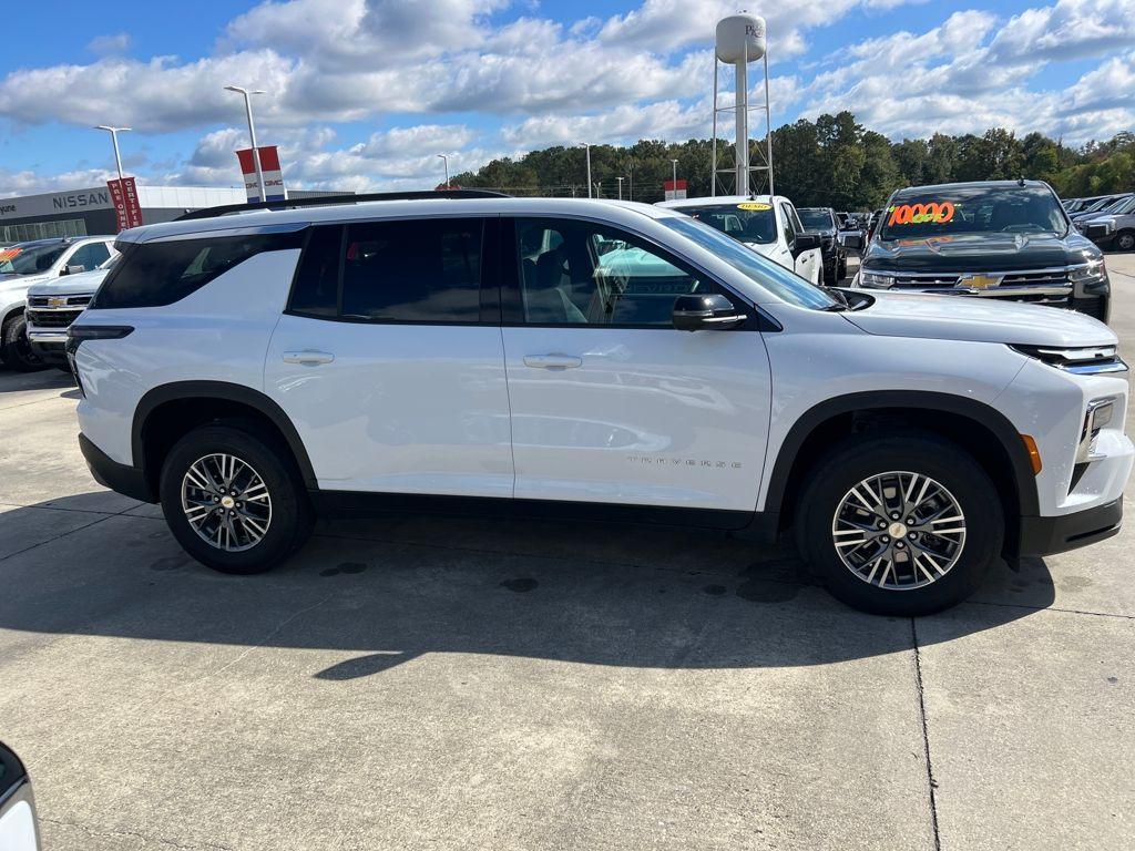 used 2024 Chevrolet Traverse car, priced at $32,078