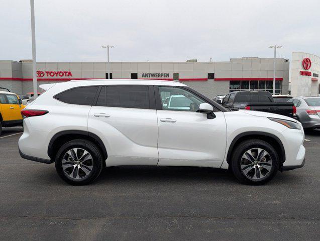 used 2023 Toyota Highlander car, priced at $34,498