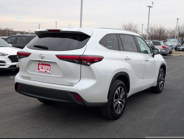 used 2023 Toyota Highlander car, priced at $34,498