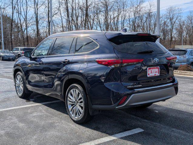 used 2022 Toyota Highlander Hybrid car, priced at $40,743