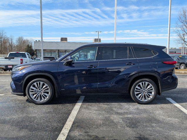 used 2022 Toyota Highlander Hybrid car, priced at $40,743