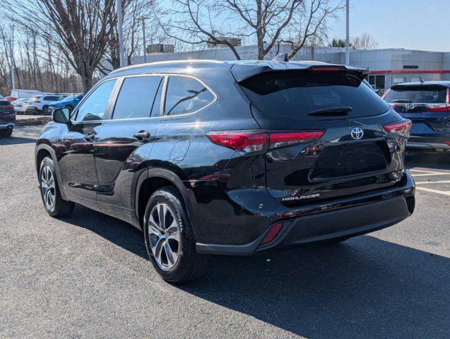 used 2023 Toyota Highlander car, priced at $33,998