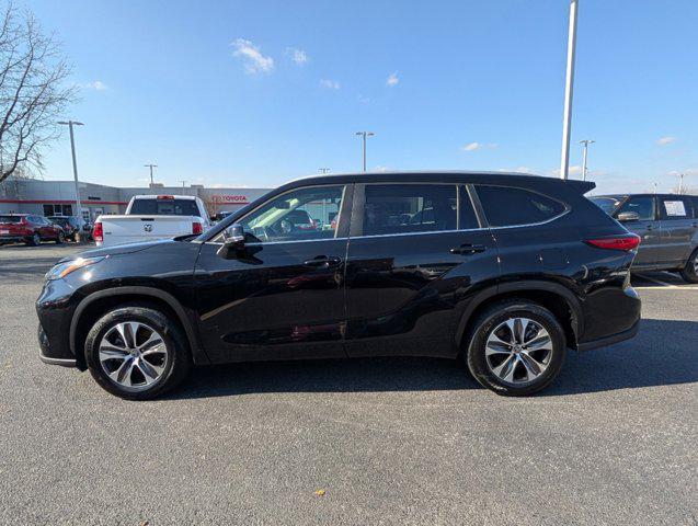 used 2023 Toyota Highlander car, priced at $33,998