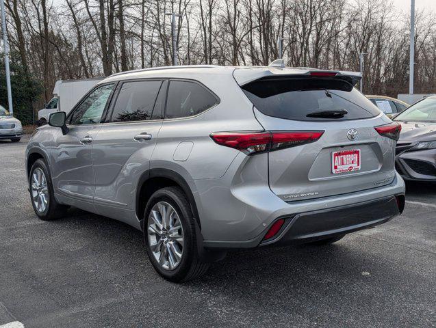 used 2023 Toyota Highlander car, priced at $39,990