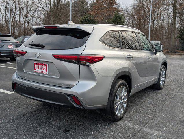 used 2023 Toyota Highlander car, priced at $39,990