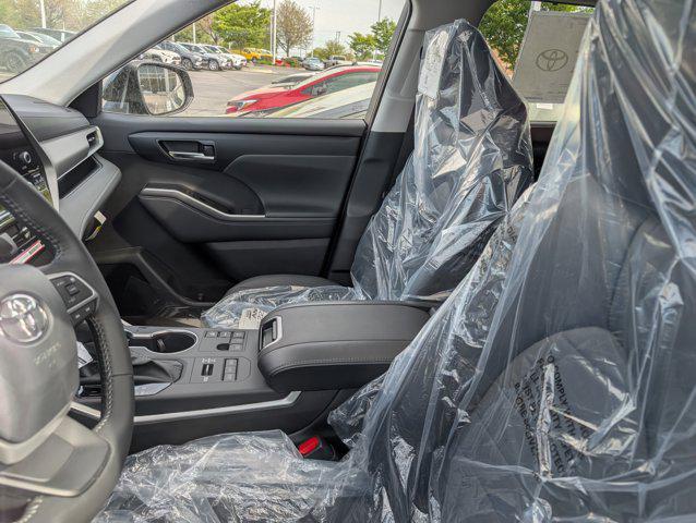 new 2025 Toyota Highlander car, priced at $47,988