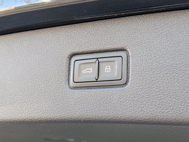 used 2023 Audi Q7 car, priced at $40,400