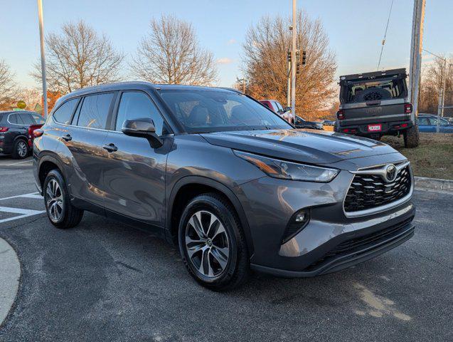 used 2023 Toyota Highlander car, priced at $34,500