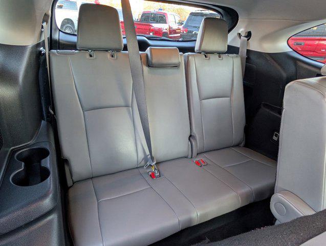 used 2023 Toyota Highlander car, priced at $34,500