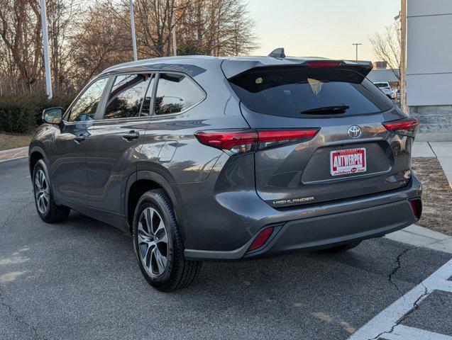 used 2023 Toyota Highlander car, priced at $34,500