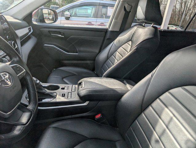 used 2022 Toyota Highlander car, priced at $35,590