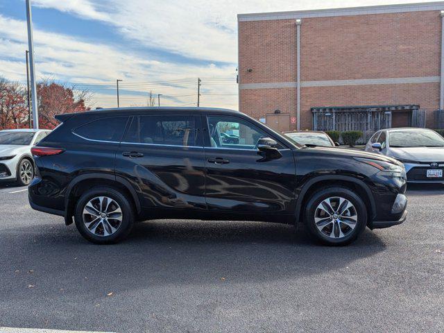 used 2021 Toyota Highlander car, priced at $30,690